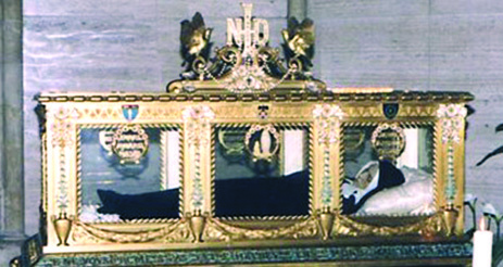 Il corpo incorruttibile di Santa Bernadette nella Casa Madre
